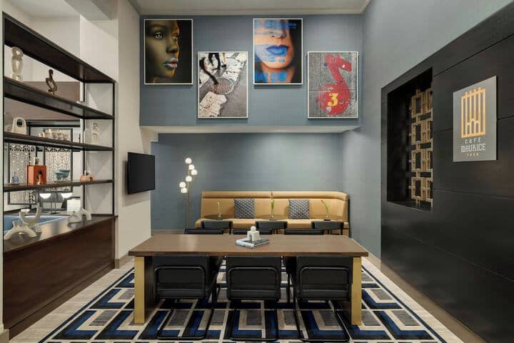 Lobby lounge