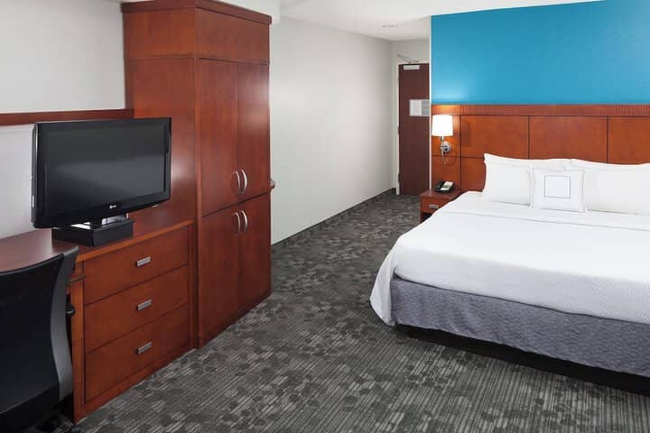 Room 8 of 33