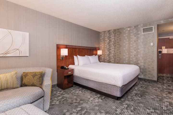 Room 12 of 38