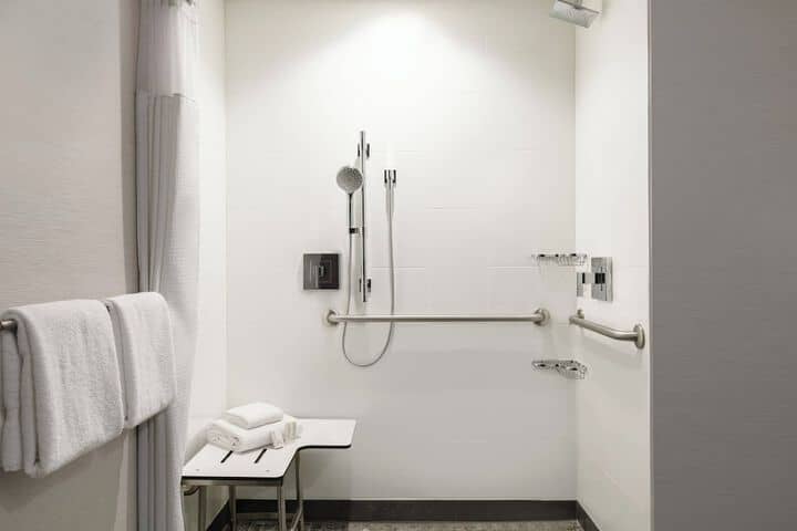 Room 16 of 60