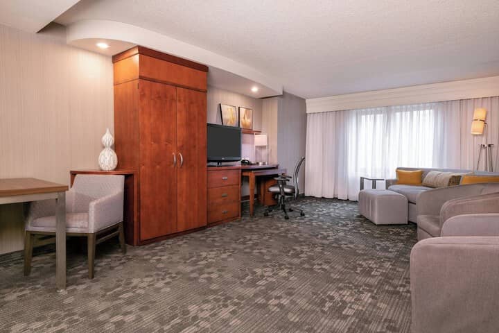 Room 13 of 38