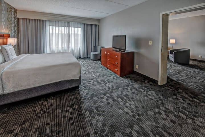 Room 11 of 37