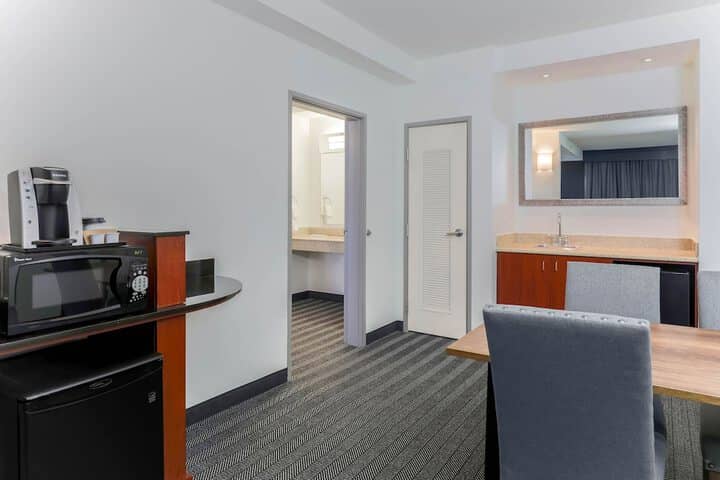 Room 8 of 38