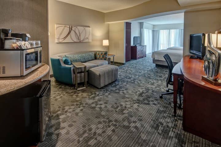 Room 10 of 37