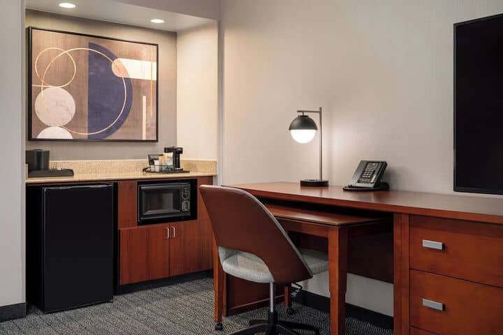 Room 13 of 40
