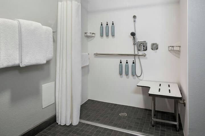 Room 11 of 25