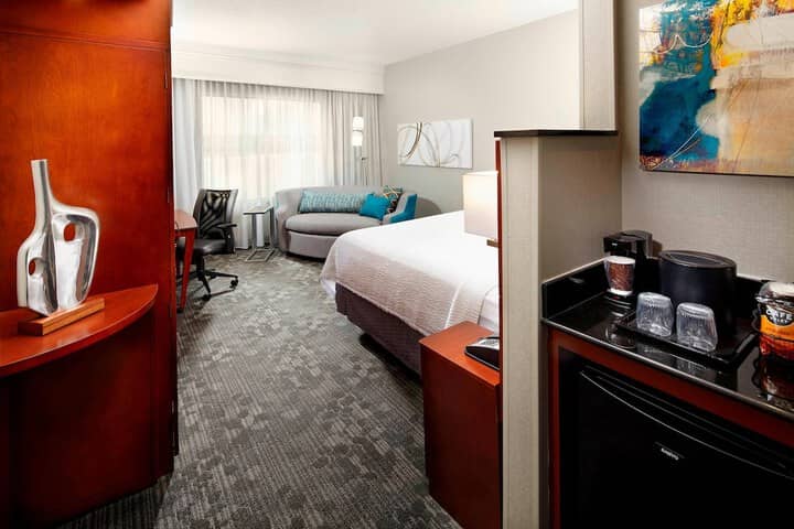 Room 8 of 34
