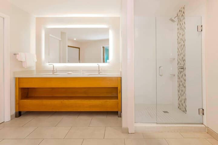 Room 46 of 83