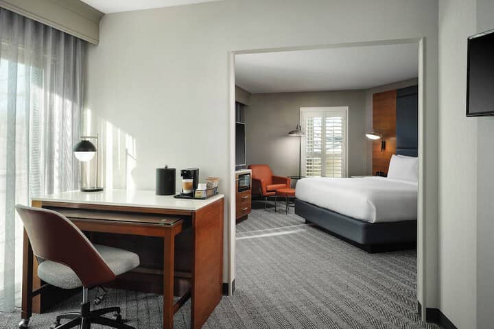 Room 10 of 31