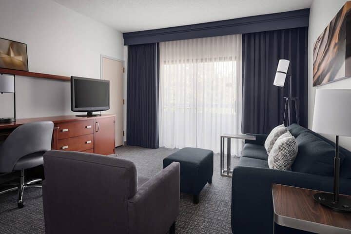 Room 8 of 34