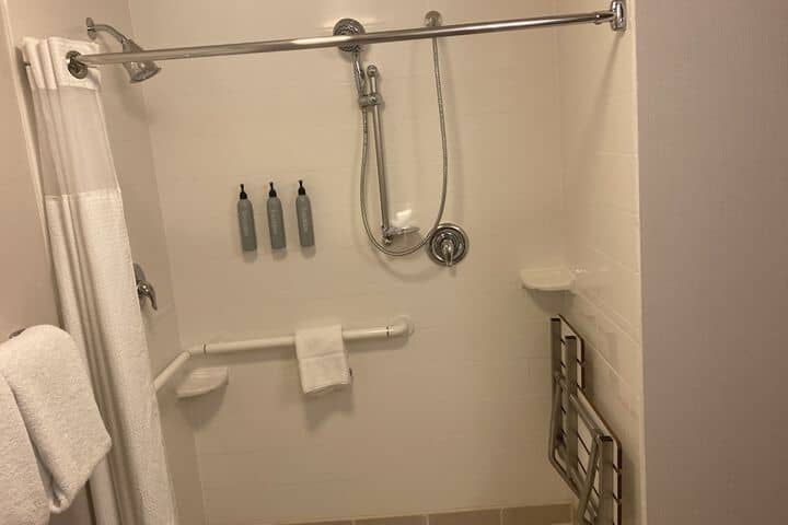 Room 13 of 38