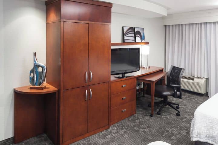 Room 12 of 33