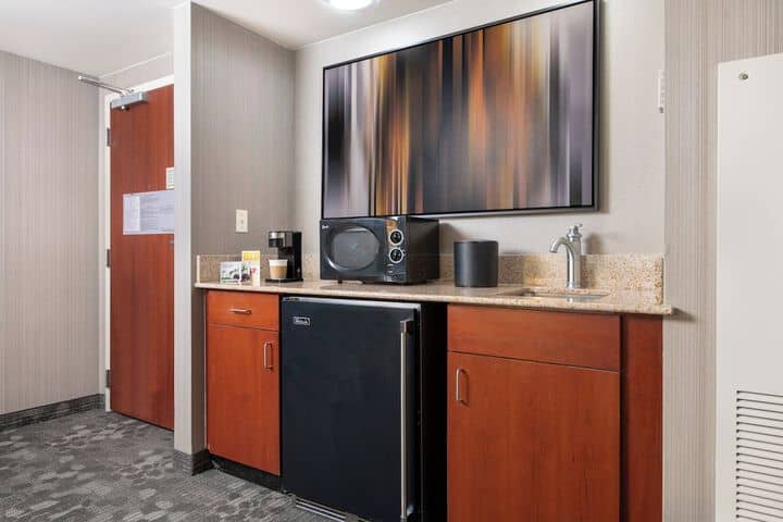 Room 9 of 38