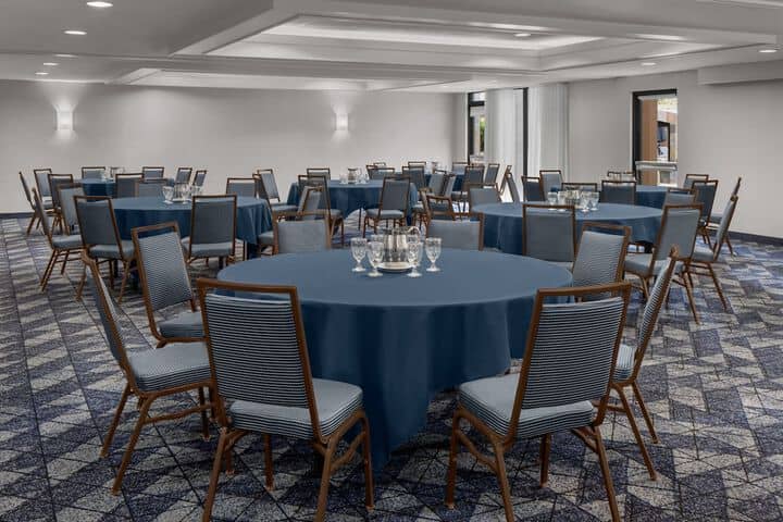 Ballroom/Hall 29 of 37