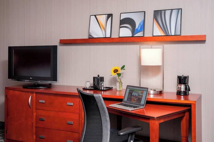 Room 9 of 38