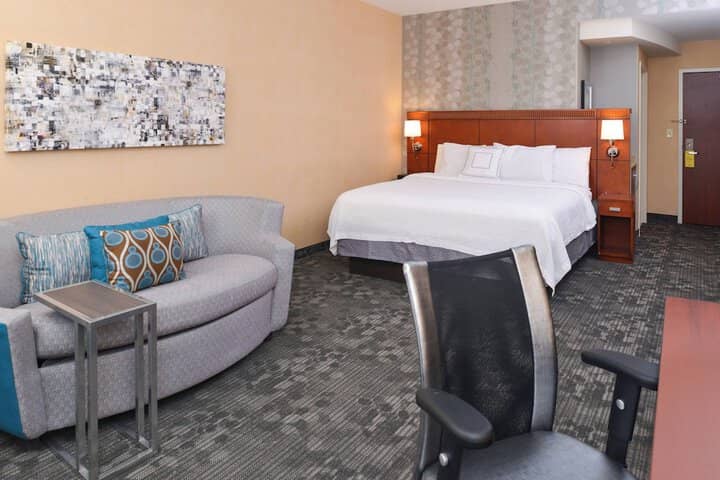 Room 10 of 33