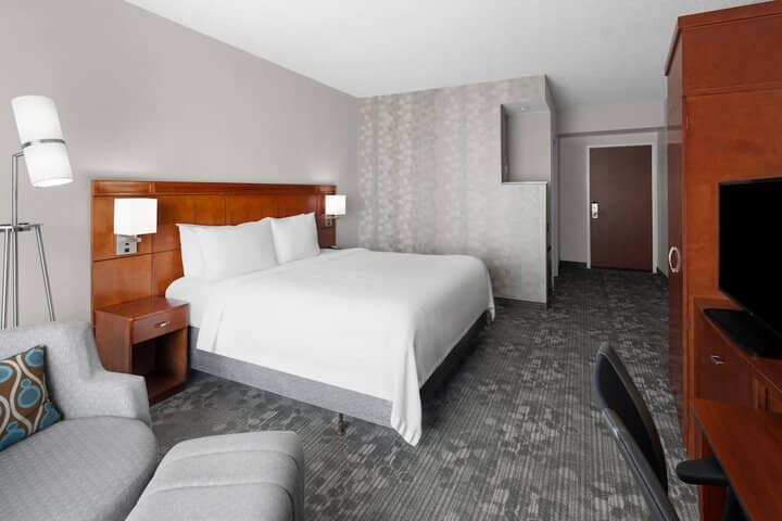 Room 10 of 34