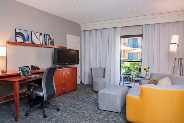Room 11 of 38