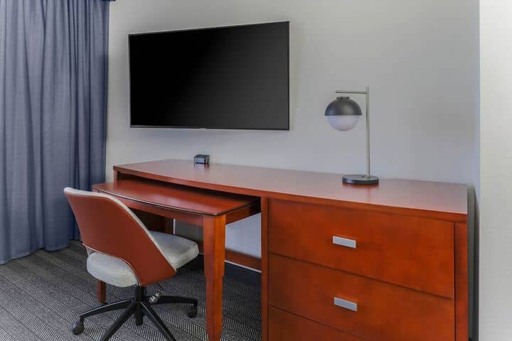 Room 11 of 38
