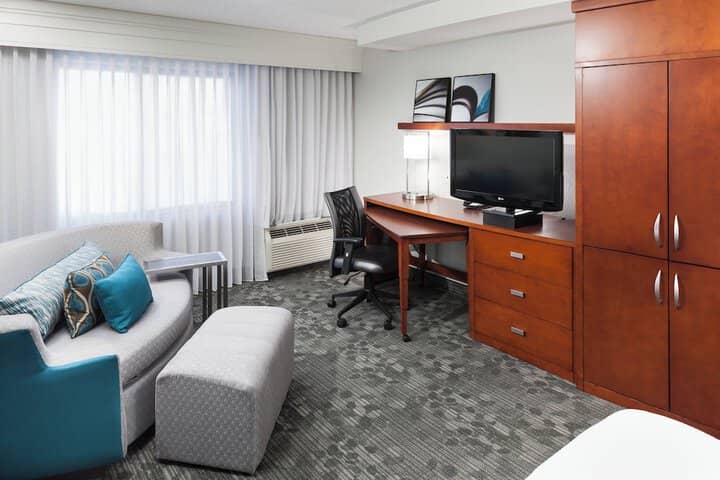 Room 9 of 33