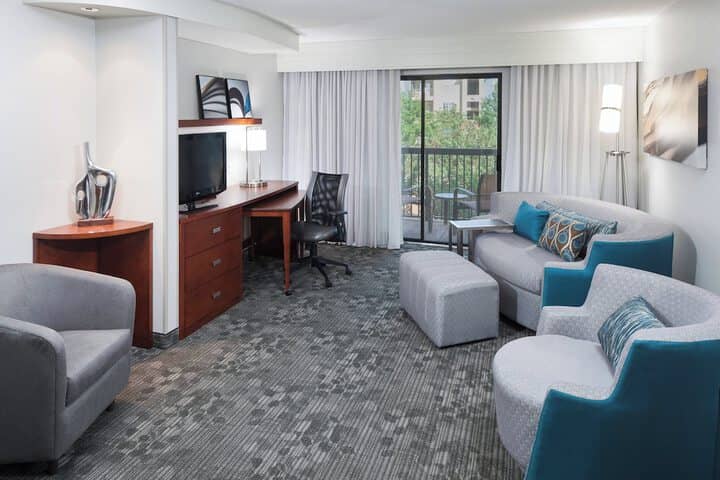 Room 15 of 33