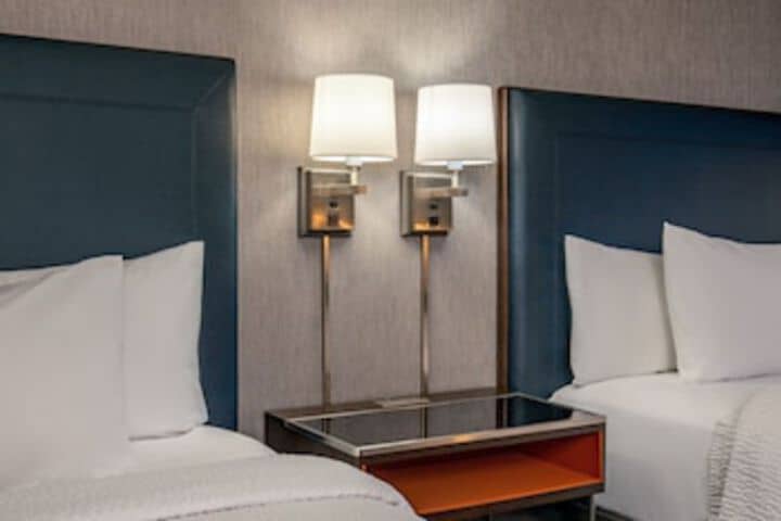Room 25 of 147