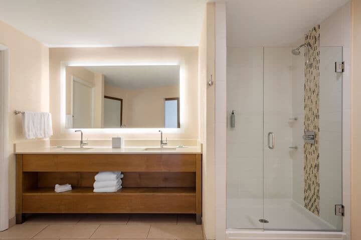 Room 42 of 83