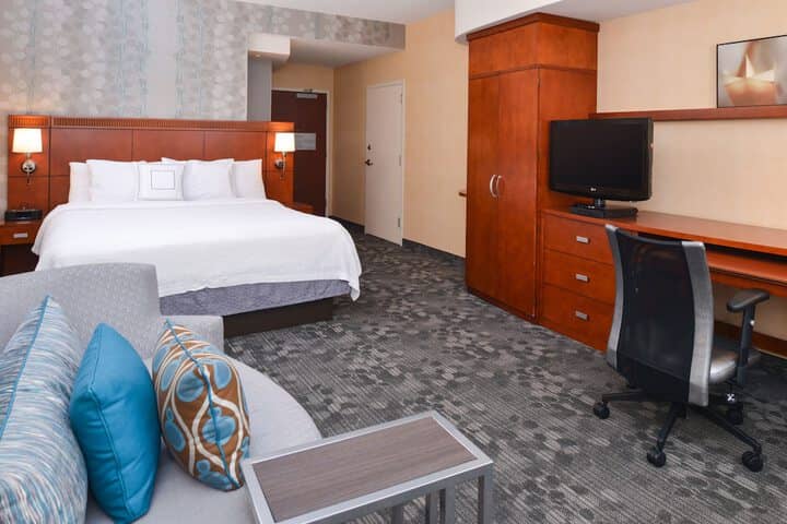 Room 8 of 33