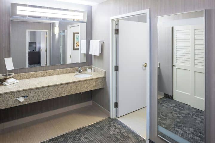 Room 16 of 34