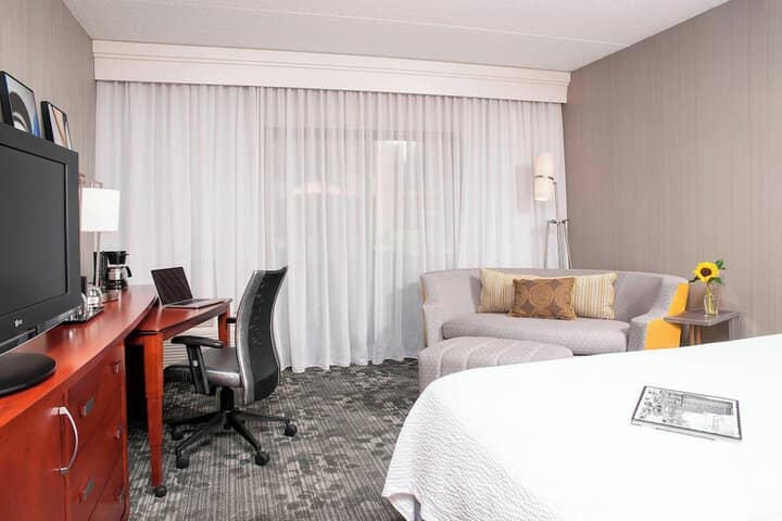 Room 6 of 38