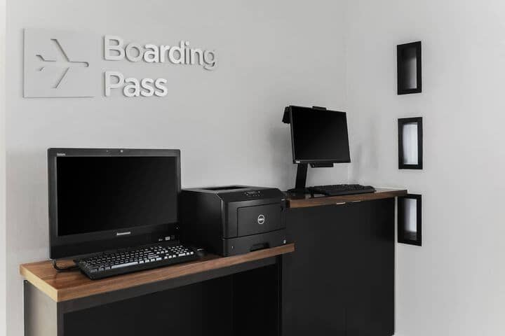 Business Center 36 of 38
