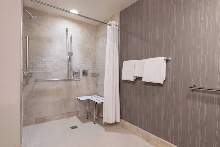 Room 15 of 38