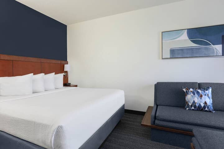 Room 9 of 38