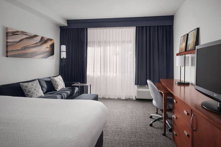 Room 4 of 34