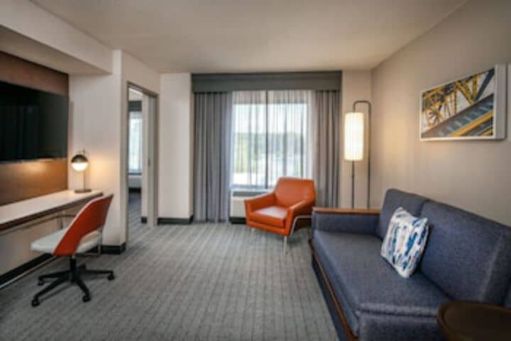 Room 28 of 147