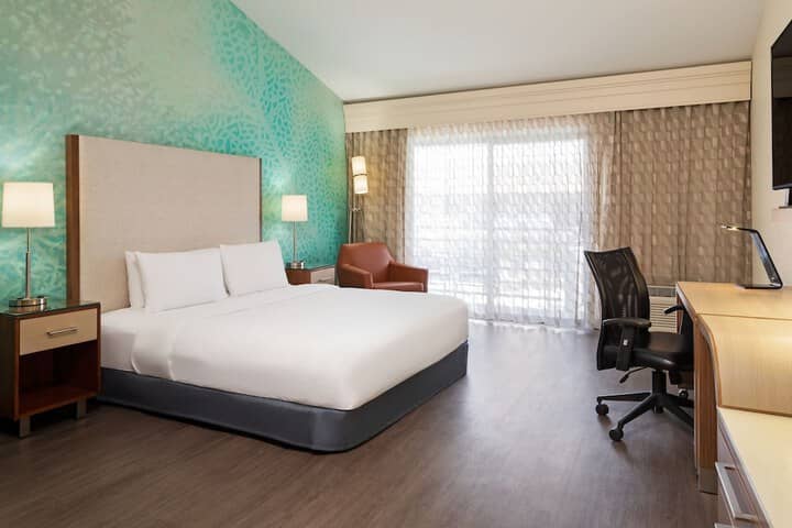 Room 35 of 83