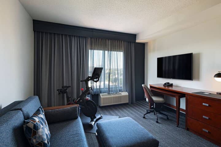 Room 10 of 38