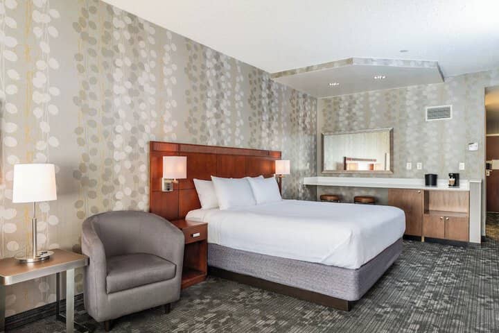Room 11 of 38