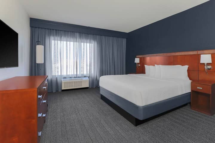Room 6 of 38